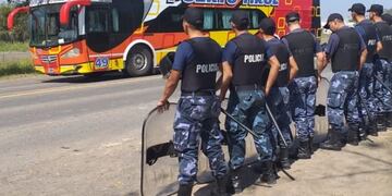 No hubo incidentes en el paso de la hinchada de River por Formosa