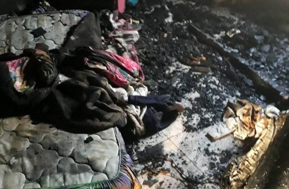Una vivienda quedó destruida tras un incendio y sospechan que fue intencional
