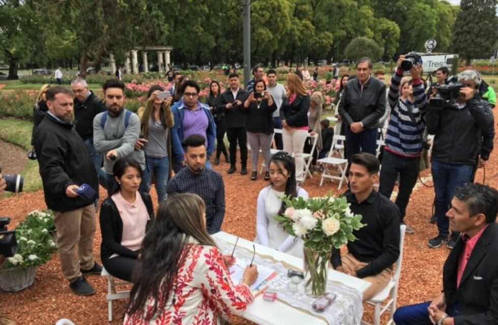 Volvieron los casamientos en el Rosedal y debutó el matrimonio igualitario
