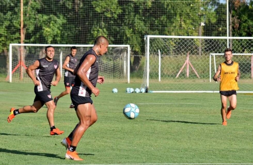 En Instituto, el DT Zabala prueba algunas variantes