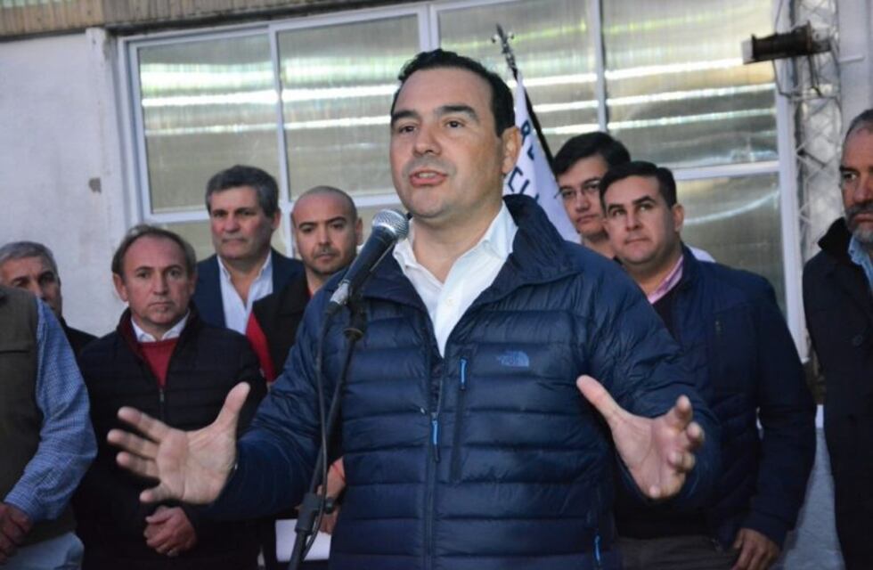 Gustavo Valdés convocó a todo su gabinete