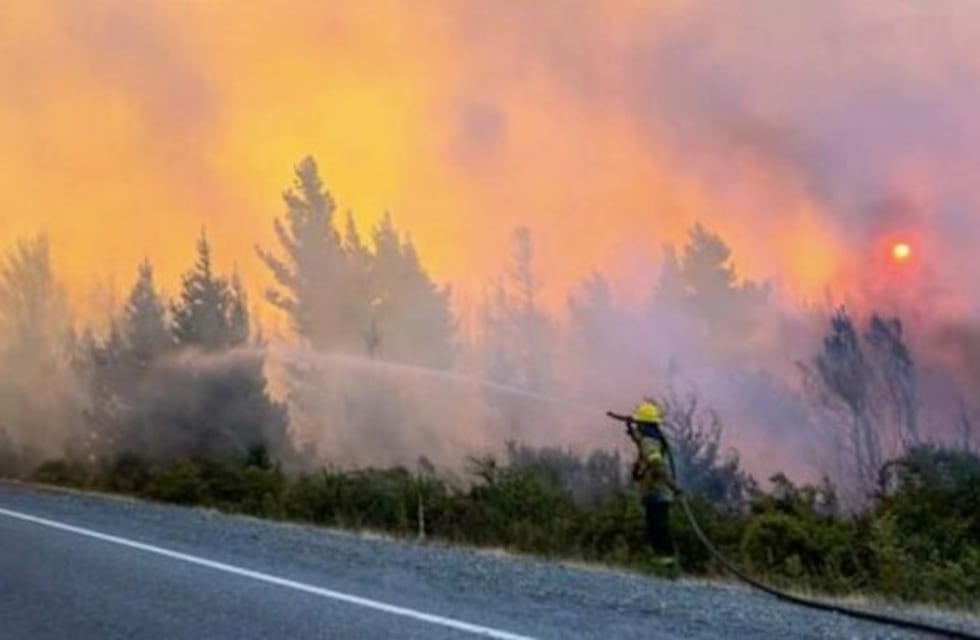 El incendio de la cordillera  tiene el foco en la estancia de Benetton