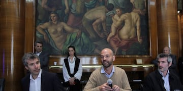 DYN16, BUENOS AIRES, 31/08/2017, EL MINISTRO DE TRANSPORTE GUILLERMO DIETRICH INFORMA SOBRE INFRAESTRUCTURA Y MODERNIZACION AEREA\u002E FOTO:DYN/LUCIANO THIEBERGER ciudad de buenos aires Guillermo Dietrich ministro de transporte conferencia de prensa