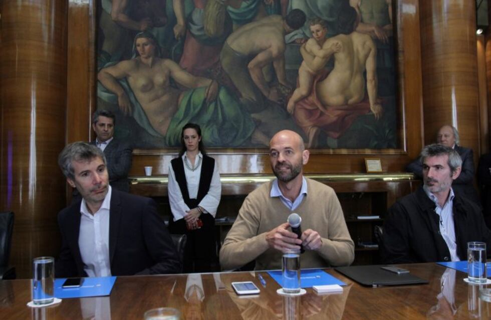 Dietrich cuestionó la actitud de los gremios aeronáuticos por las medidas de fuerza