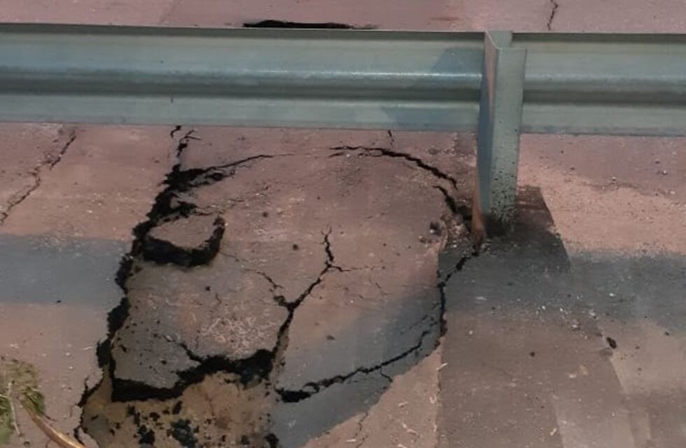 Corte preventivo en Avenida Félix de la Colina por hundimiento de asfalto