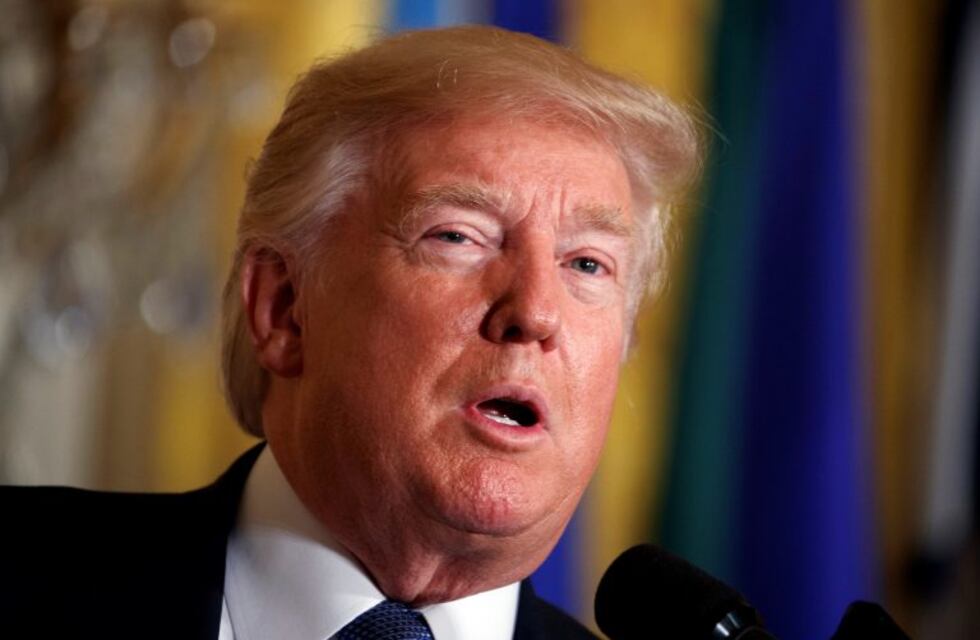 El rey del porno ofreció 10 millones de dólares por información para destituir a Trump