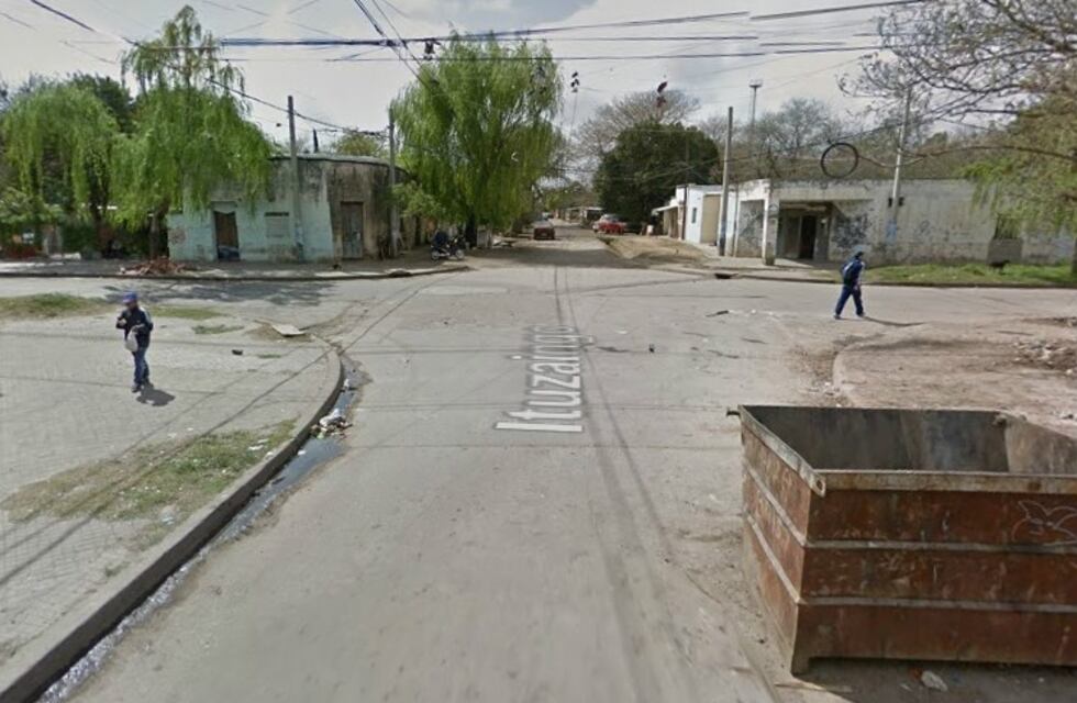 Le dispararon a tres hombres en una esquina y uno está grave