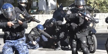 Corridas, disturbios y disparos en la protesta de UTA Córdoba\u002E