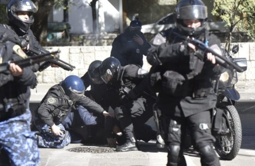 Disturbios, corridas y disparos en la protesta de UTA en Córdoba