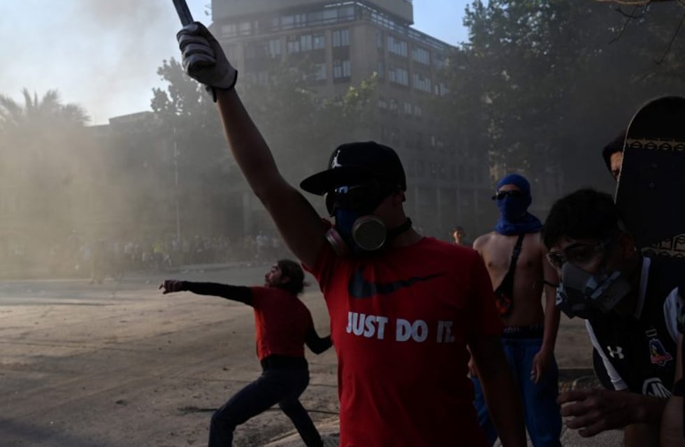Al menos 12 argentinos detenidos por participar de las protestas en Chile