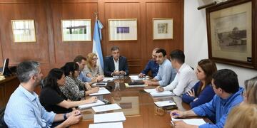El Intendente Luis Castellano recibió a los concejales y charlaron por la obra del Brigadier López con el Fiscal Daniel Fruttero\u002E (Prensa Municipalidad)
