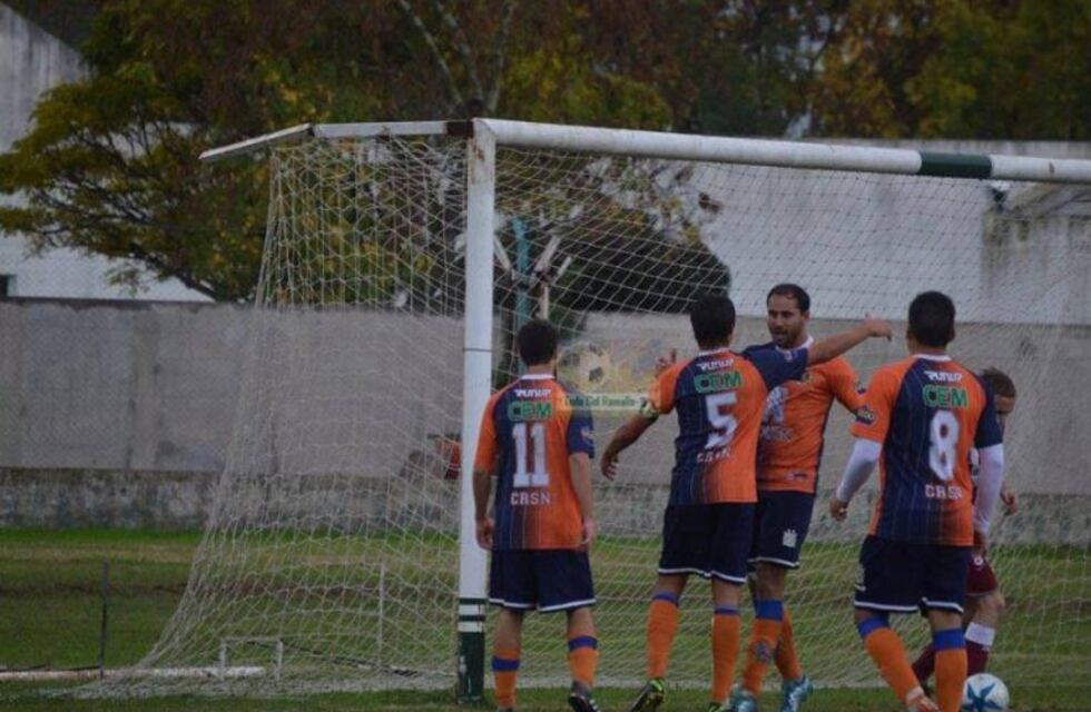 Regatas y Social treparon a la punta del Apertura