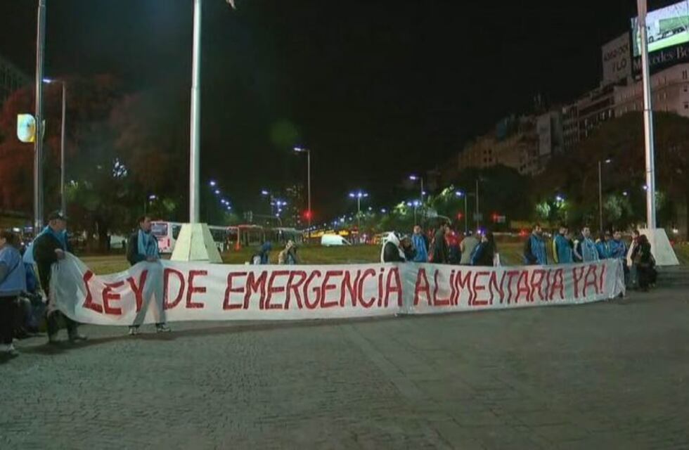Protestan sin cortes en el Obelisco por la ley de emergencia alimentaria