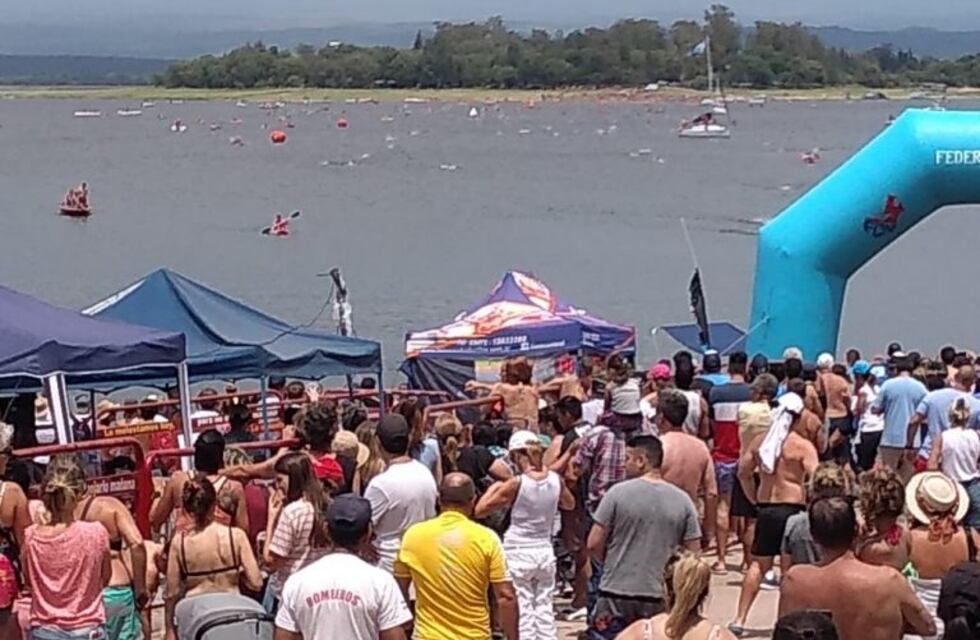 Con éxito se desarrolló el Cruce del Lago a Nado en Villa Rumipal