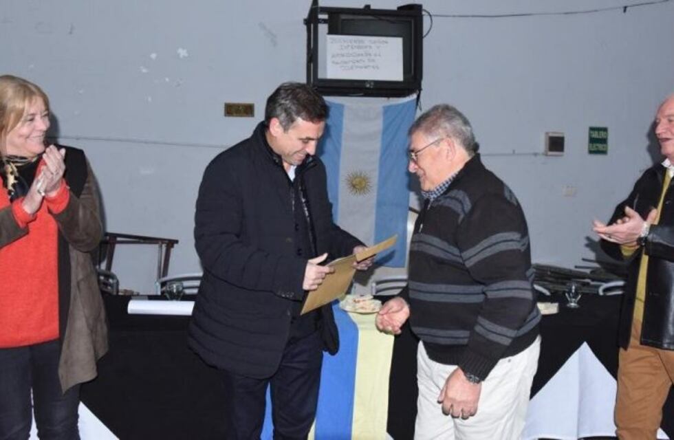 La Muni entregó más de 400 mil pesos a clubes barriales para mejorar sus sedes