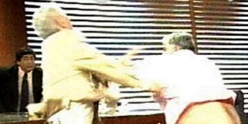 Un cuadro de la pelea entre Mauro Viale y Alberto Samid, el bizarro tatuaje de un hombre\u002E