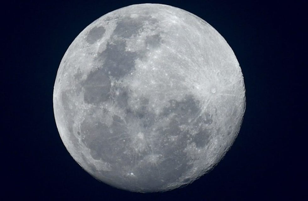 Revelan nuevas imágenes de la cara oculta de la Luna