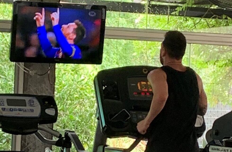 La historia detrás de la foto de Messi "mirando a Messi" en el gimnasio