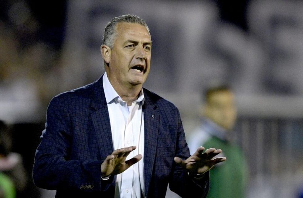 Alfaro desembarca en Boca: el saludo a un hincha, cuándo será presentado y su primer refuerzo