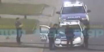 Taxista pulsó un botón antipático y permitió la detención de un hombre que transportaba cocaína (Imagen: Captura de Cámara de Seguridad del COM)