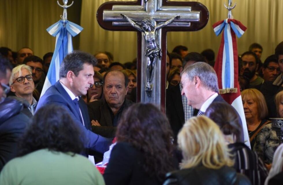 Funcionarios, gremialistas y religiosos en la despedida a De la Sota en el Centro Cívico