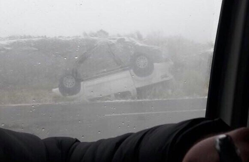 Volcó camioneta en la que iba el ministro Sergio Tocalli