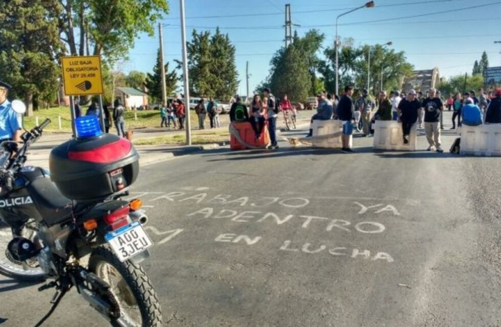 Levantaron el corte de los dos puentes carreteros que unen Neuquén y Cipolletti