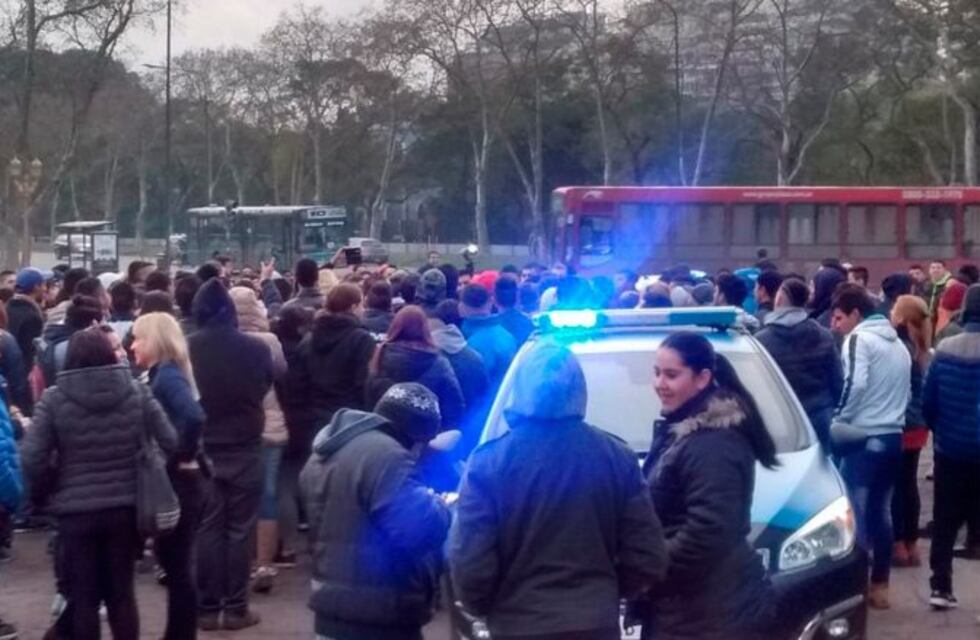 Estafa: les prometió un trabajo en la Rural, les pidió un depósito y desapareció