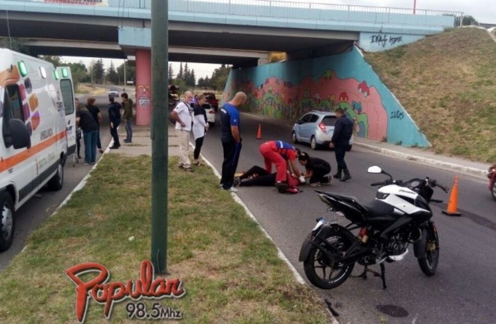 Una camioneta y una moto chocaron en la capital puntana