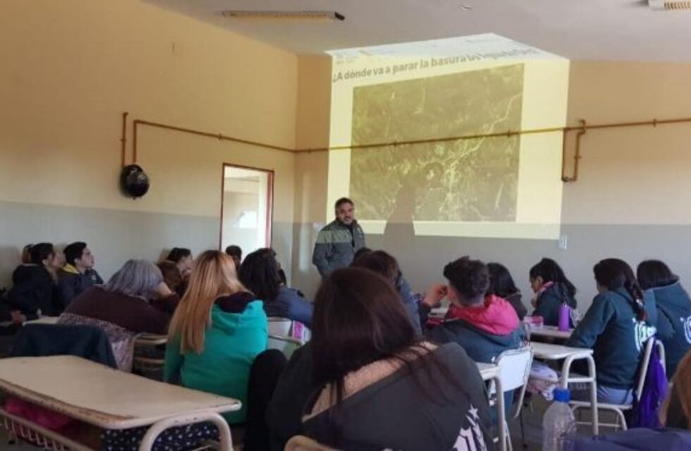 Capacitan a alumnos en Agua de Oro para ser Gestores Ambientales