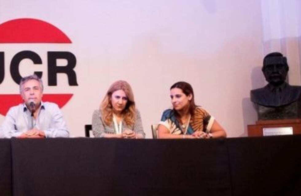 Interna radical, pero sin sacar los pies del plato de JxC