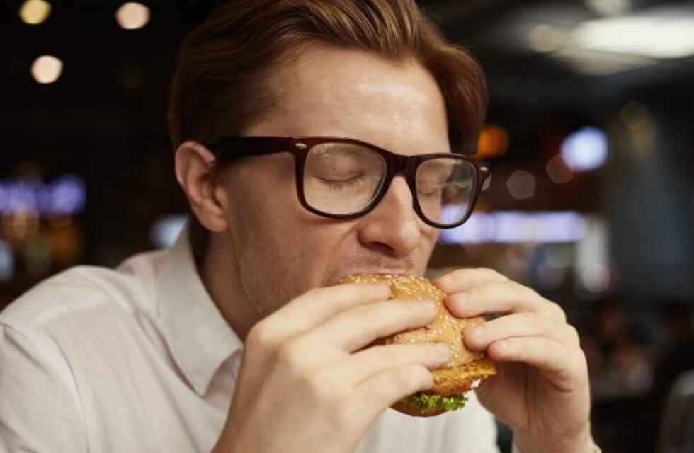 El horario en el que comés afecta tanto a tu peso como la calidad de los alimentos