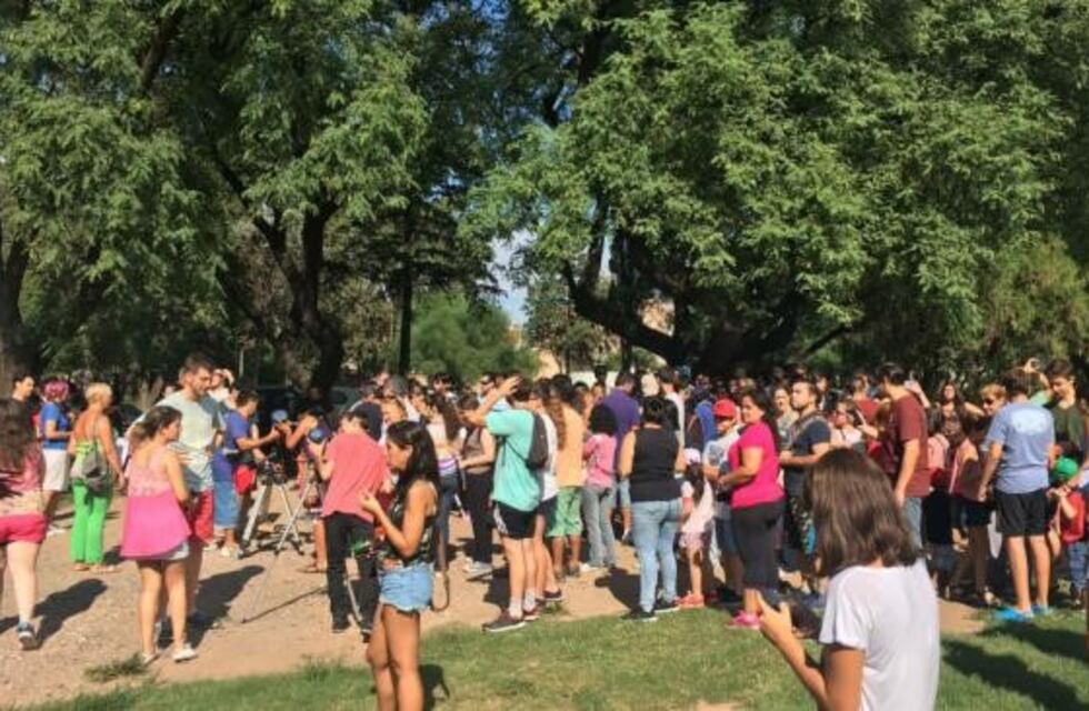 En Córdoba, familias disfrutaron del eclipse desde el Observatorio