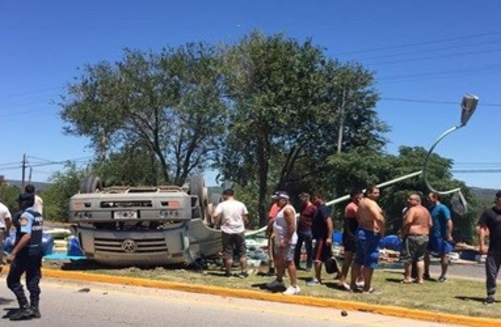 Vuelco y muerte en el ingreso a Mina Clavero