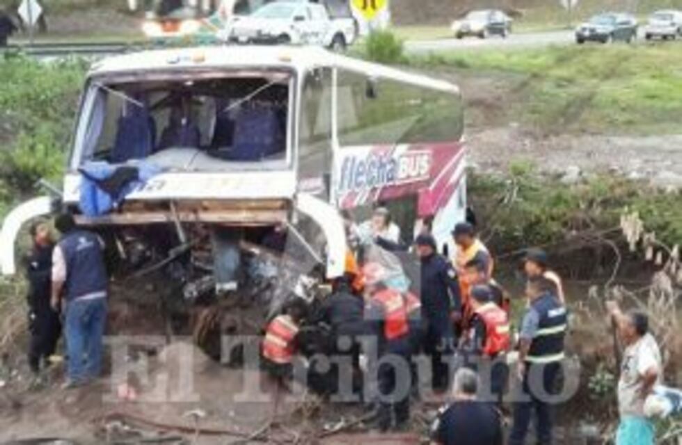 Volcó un micro en Jujuy y hay más de 30 heridos