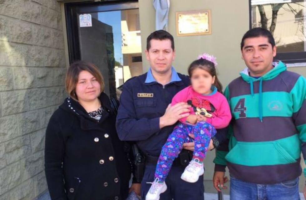 Policía héroe: reanimó a una nena de 4 años en Arroyito