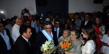 Raúl Jalil junto a su madre\u002E