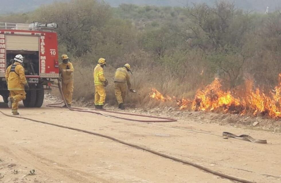 En fotos, la lucha de los bomberos contra el fuego en Santa María de Punilla