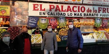 Mar del Plata: volvieron a funcionar los comercios de bienes no esenciales en las ferias comunitarias (Foto: Twitter Fernando Muro)