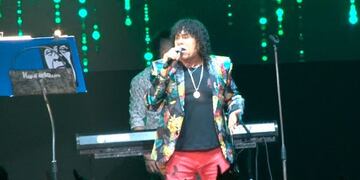 En noviembre de 2019 reunió 6\u002E000 personas en el Luna Park\u002E Este domingo podés volver a cantar y bailar con el Mandamás, en tu casa\u002E