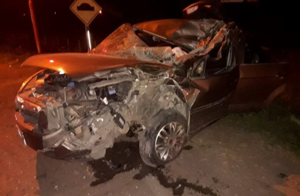 El Tío: un auto impactó desde atrás contra un camión sobre la ruta 19