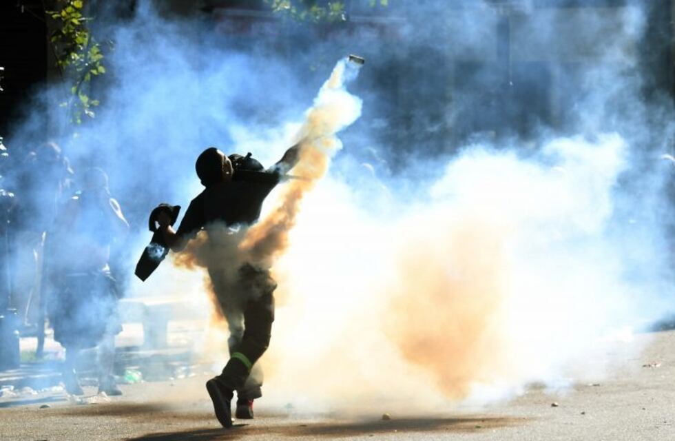 Las impactantes fotos del enfrentamiento entre manifestantes y la policía