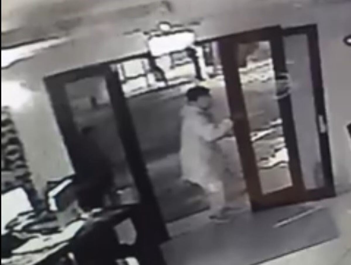 Robo a la peluqueru00eda de Facundo Sebastianelli.