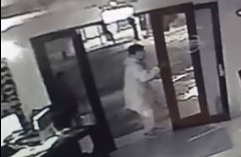 Mirá cómo roban en una reconocida peluquería de pleno centro