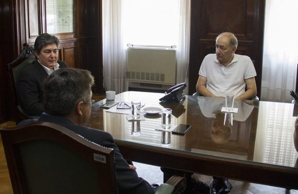 Lanziani con las cooperativas de electricidad trató el problema de su deuda financiera