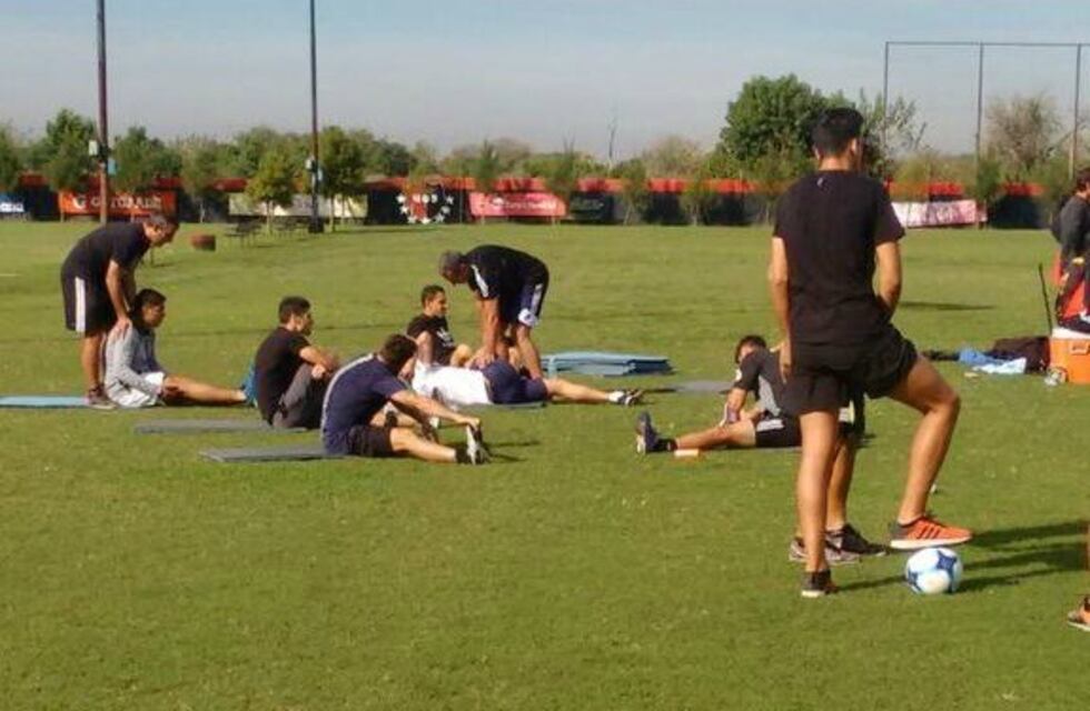 Newell's sigue entrenando sin indumentaria oficial luego de la promesa de pago