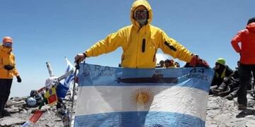 Caminó miles de kilómetros en homenaje a los tripulantes del ARA San Juan: llegó hasta la cima del Aconcagua (Foto: Facebook Guillermo Tibaldi)