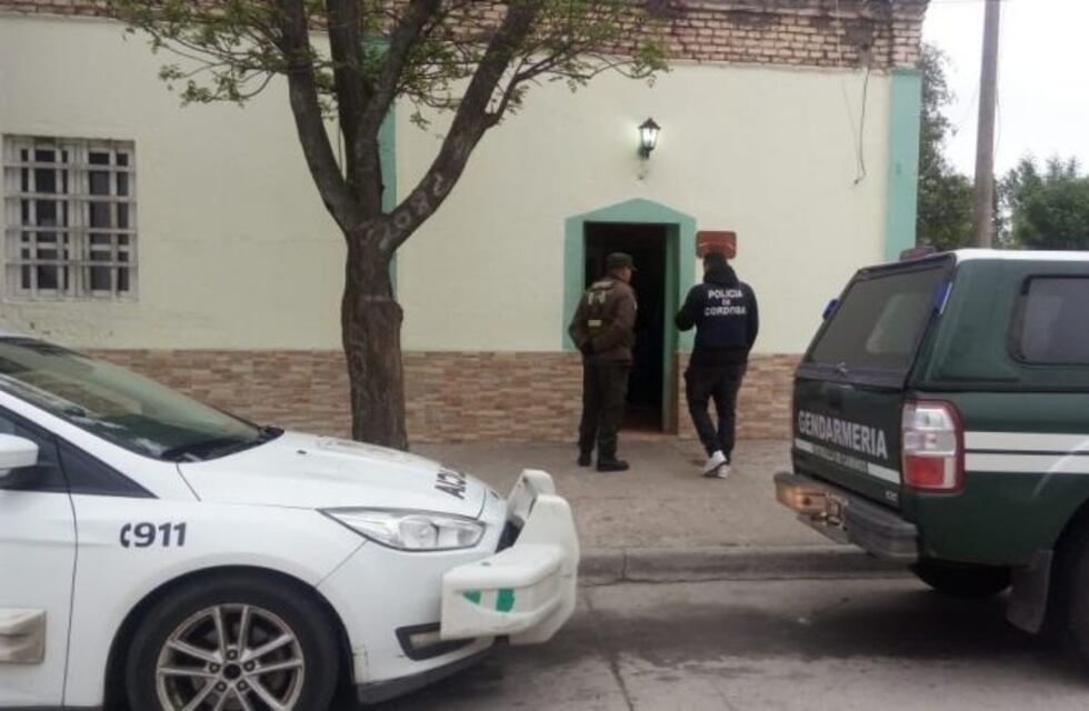 Villa Mercedes: allanaron una casa por falsificación de dinero y robo de autos