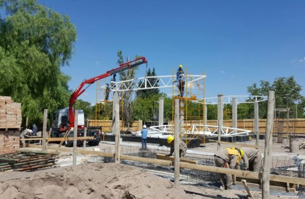 Ya se coloca la estructura del techo en el hospital Perrupato