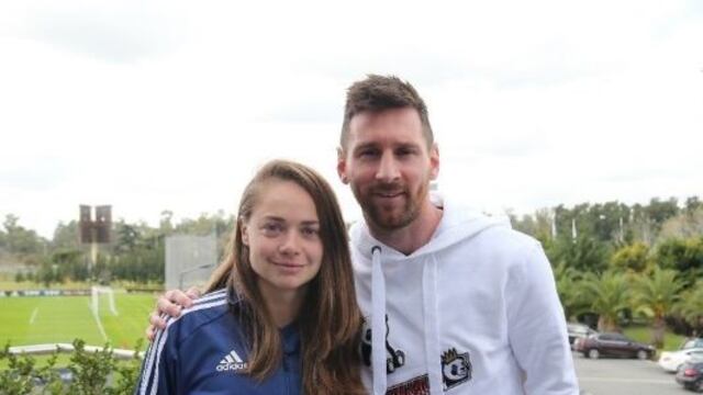 Dos de los mejores jugadores de fútbol son argentinos: Estefanía Banini y Lionel Messi.